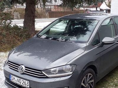 Grau Gebraucht 2017 VW Golf Sportsvan Sound Van / Kleinbus | 14.800 € (Fairer Preis)
