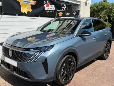 Neu Peugeot 3008 Allure 145 PS (106 kW) 2026 Blau SUV