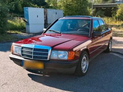 Gebraucht Mercedes 190 122 PS (89 kW) 1984 Rot Limousine