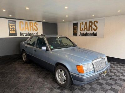 Blau Gebraucht 1991 Mercedes E230 Limousine | 7.900 €