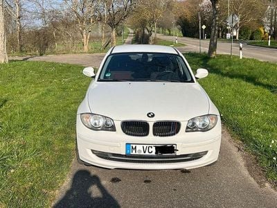 Usata BMW 116 122 CV (89 kW) 2009 Bianco Utilitaria