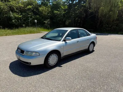 Używany Audi A4 125 KM (91 kW) 1999 Srebrny Sedan/Limuzyna