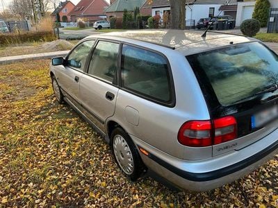 Silber Gebraucht 2000 Volvo V40 Kombi | 400 €