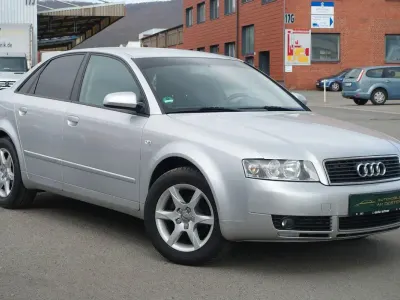 Używany Audi A4 Sport 101 KM (74 kW) 2004 Srebrny Sedan/Limuzyna