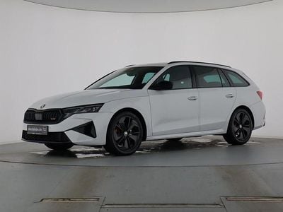 Moonweiss metallic Gebraucht 2024 Skoda Octavia RS Kombi | 34.889 € (Guter Preis)