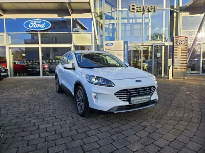 Gebraucht Ford Kuga Titanium 224 PS (164 kW) 2021 Frozen white SUV