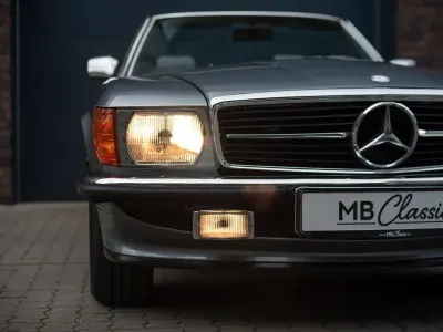 Używany Mercedes 560 231 KM (169 kW) 1986 Szary Kabriolet