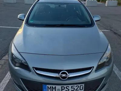 Gebraucht Opel Astra 110 PS (80 kW) 2014 Silber Kombi