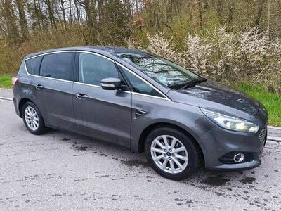 Gebraucht Ford S-MAX Titanium 190 PS (139 kW) 2019 Grau Van / Kleinbus