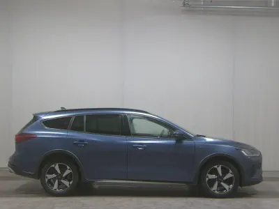 Gebraucht Ford Focus Active 125 PS (91 kW) 2022 Chromablau metallic Kombi