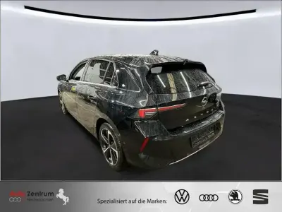 Gebraucht Opel Astra Elegance 131 PS (96 kW) 2023 Karbon schwarz metallic Kleinwagen