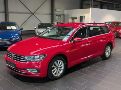 Używany VW Passat Business 122 KM (89 kW) 2023 Czerwony Kombi