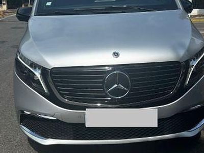 Grau Gebraucht 2023 Mercedes EQV300 Avantgarde Van / Kleinbus | 49.900 € (Teuer)