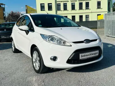 Używany Ford Fiesta Titanium 82 KM (60 kW) 2009 Biały Hatchback