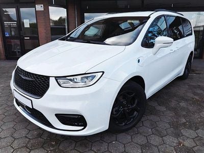 Weiß Gebraucht 2021 Chrysler Pacifica Van / Kleinbus | 29.900 €