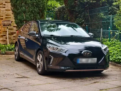 Gebraucht Hyundai Ioniq Premium 88 kW (120 PS) 2018 Schwarz Kleinwagen