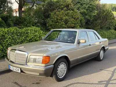 Używany Mercedes E300 179 KM (131 kW) 1990 Złoty Sedan/Limuzyna