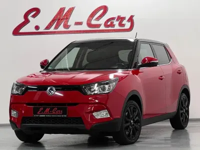 Gebraucht SsangYong Tivoli 128 PS (94 kW) 2016 Rot SUV
