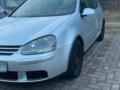 Gebraucht VW Golf V 130 PS (95 kW) 2003 Silber Kleinwagen
