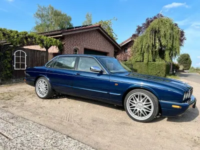 Second-hand Jaguar XJ Executive 237 CP (174 kW) 1998 Albastru Berlinǎ