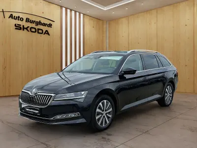 Gebraucht Skoda Superb Style 150 PS (110 kW) 2023 Schwarzmagic perleffekt Kombi