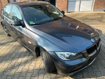 Gebraucht BMW 318 Sport Line 130 PS (95 kW) 2006 Grau Limousine