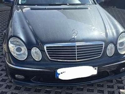 Usata Mercedes E500 AMG line 306 CV (225 kW) 2002 Nero Berlina
