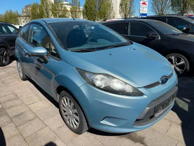 Usata Ford Fiesta Trend 82 CV (60 kW) 2009 Blu Berlina