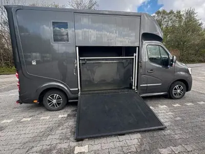 Używany Renault Master 170 KM (125 kW) 2023 Czarny Minivan