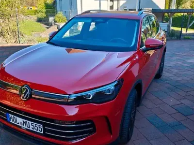 Usata VW Tiguan Elegance 150 CV (110 kW) 2024 Rosso SUV
