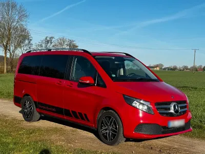 Gebraucht Mercedes V220 163 PS (119 kW) 2020 Rot Van / Kleinbus