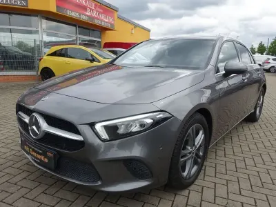 Używany Mercedes A180 116 KM (85 kW) 2018 Szary Sedan/Limuzyna