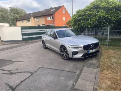 Gebraucht Volvo S60 R-Design 197 PS (144 kW) 2021 Grau Limousine