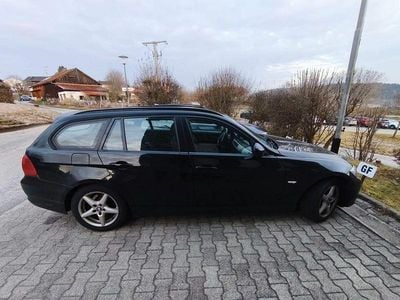 Gebraucht BMW 320 184 PS (135 kW) 2010 Schwarz Kombi