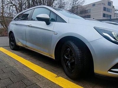 Silber Gebraucht 2018 Opel Astra Kombi | 5.990 €