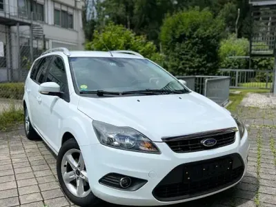 Gebraucht Ford Focus Style 125 PS (91 kW) 2009 Weiß Limousine