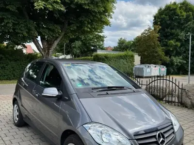 Gebraucht Mercedes A180 116 PS (85 kW) 2011 Grau Kleinwagen