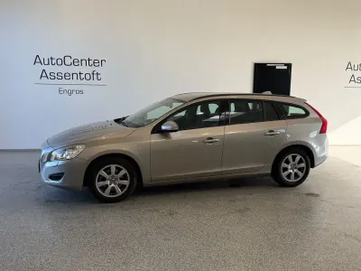 Gebraucht Volvo V60 179 PS (131 kW) 2011 Grau Kombi