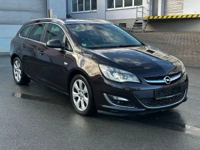 Używany Opel Astra Exklusiv 165 KM (121 kW) 2014 Brązowy Kombi