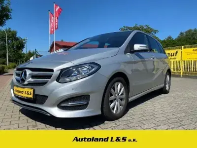 Gebraucht Mercedes B180 Style 122 PS (89 kW) 2015 Silber Van / Kleinbus