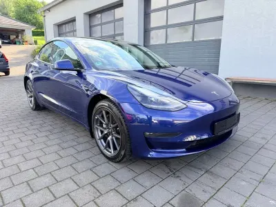 Käytetty Tesla Model 3 361 kW (491 HP) 2022 Sininen Sedan