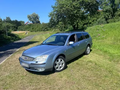 Gebraucht Ford Mondeo Ghia 145 PS (106 kW) 2004 Blau Kombi