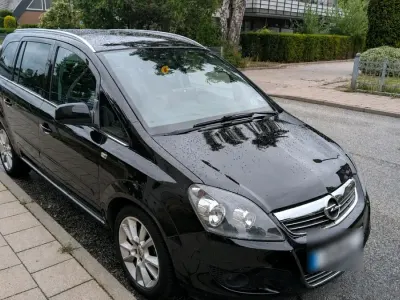 Gebraucht Opel Zafira 116 PS (85 kW) 2011 Schwarz Van / Kleinbus