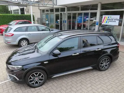 Gebraucht Fiat Tipo Cross 131 PS (96 kW) 2024 Schwarz Kombi