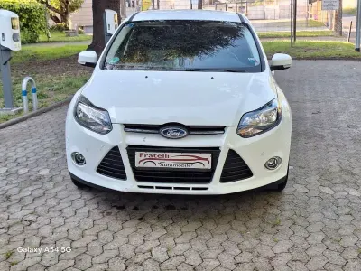 Gebraucht Ford Focus Champions Edition 101 PS (74 kW) 2012 Weiß Limousine