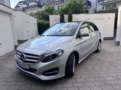 Gebraucht Mercedes B200 Urban 156 PS (114 kW) 2015 Grau Kleinwagen