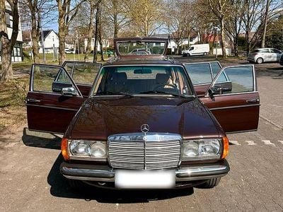 Usata Mercedes E280 185 CV (136 kW) 1983 Marrone Station wagon