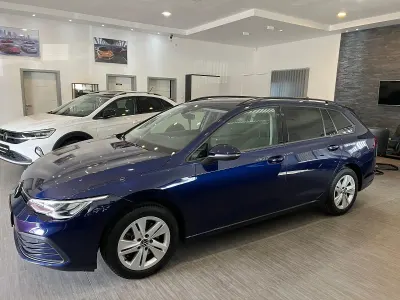Gebraucht VW Golf VIII 150 PS (110 kW) 2021 Blau Kombi