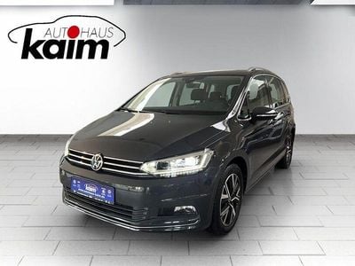 Grau Gebraucht 2022 VW Touran Highline Van / Kleinbus | 29.900 € (Fairer Preis)