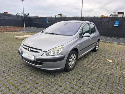 Grau Gebraucht 2003 Peugeot 307 Kleinwagen | 550 €